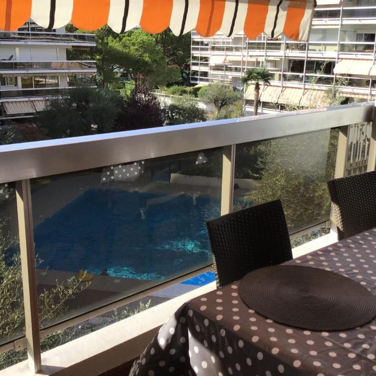 Nice 36 m with balcony and pool near beaches - Appartement - 1