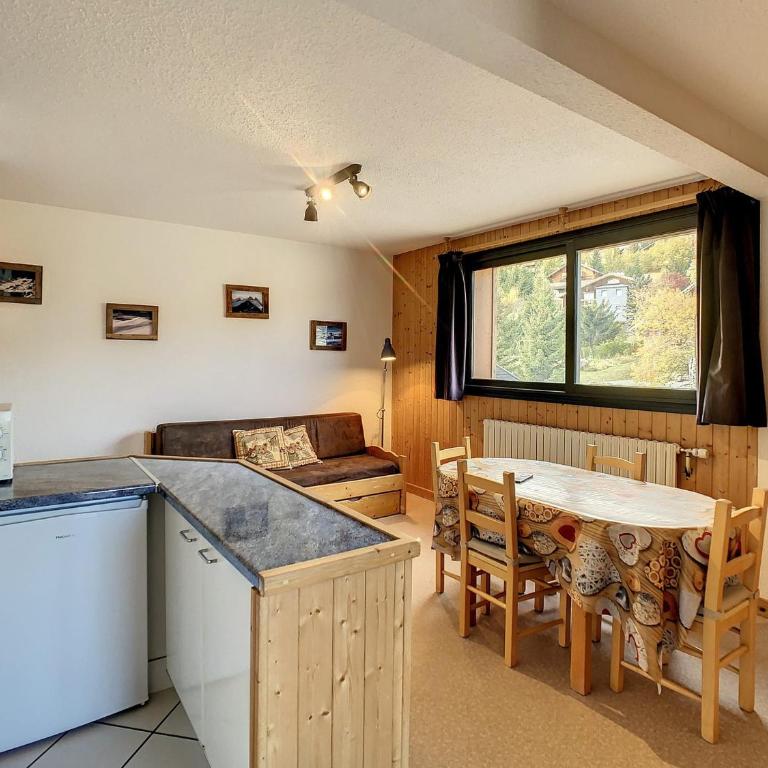 Studio lumineux 35m², 1 étoile, proche pistes, balcon, WiFi gratuit - FR-1-417-22 - Studio - 2