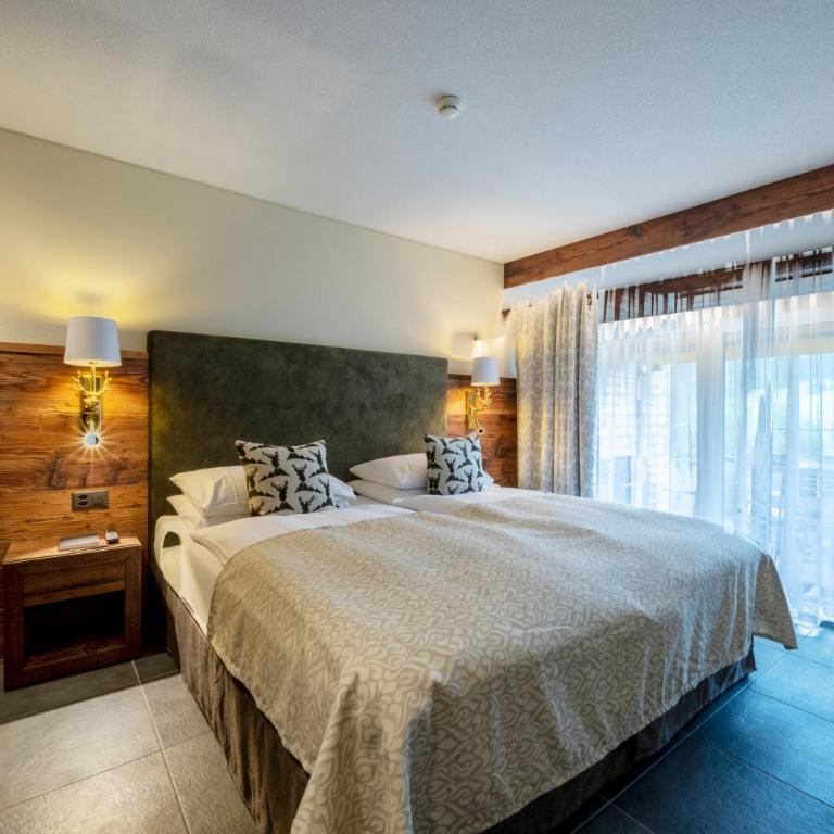 Romantik Hotel Schweizerhof - Superior Suite mit 1 Schlafzimmer und Blick auf den Eiger - 1