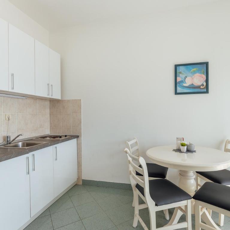 Palma Apartments - Apartment with Sea View - 18