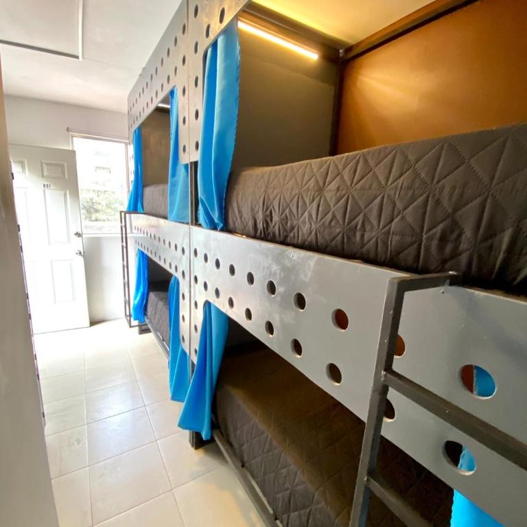 ROOMIES HOSTEL Parque México - Bed in 4-Bed Mixed Dormitory Room - 1