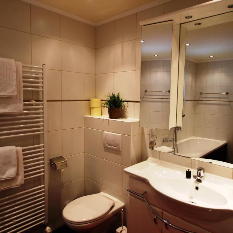 Alpenlandhaus Menardi - Apartment mit 2 Schlafzimmern und Balkon - 5