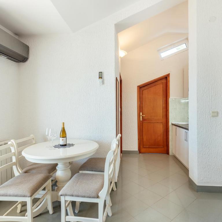 Palma Apartments - Apartment with Sea View - 12