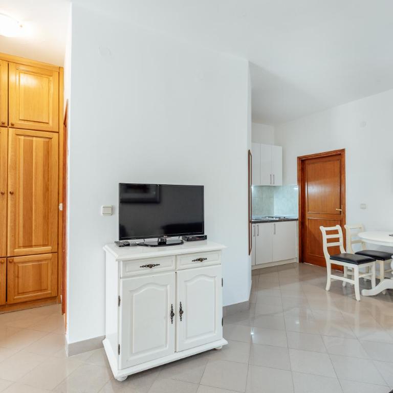 Palma Apartments - Studio with Balcony - 13