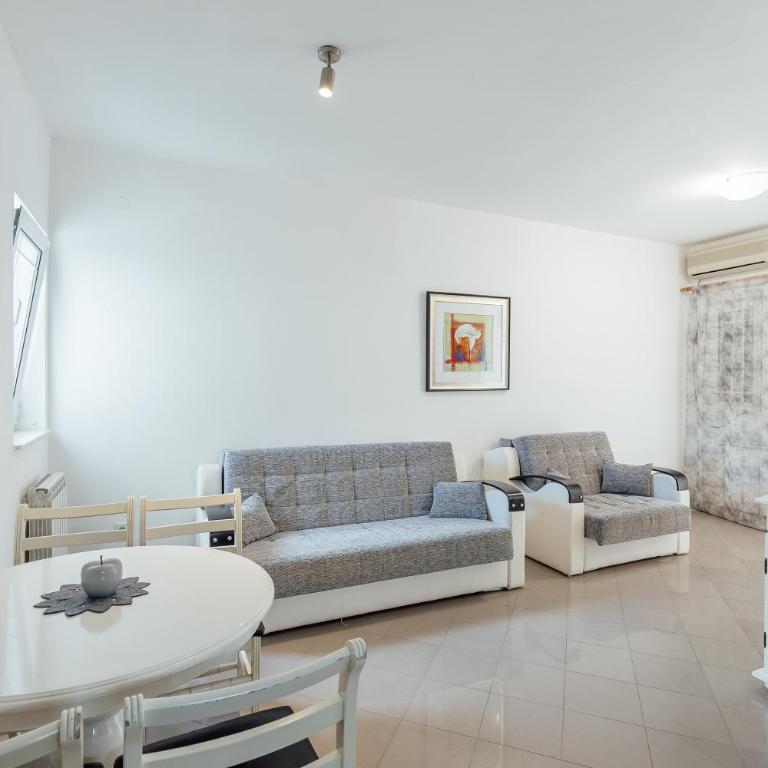 Palma Apartments - Studio with Balcony - 11