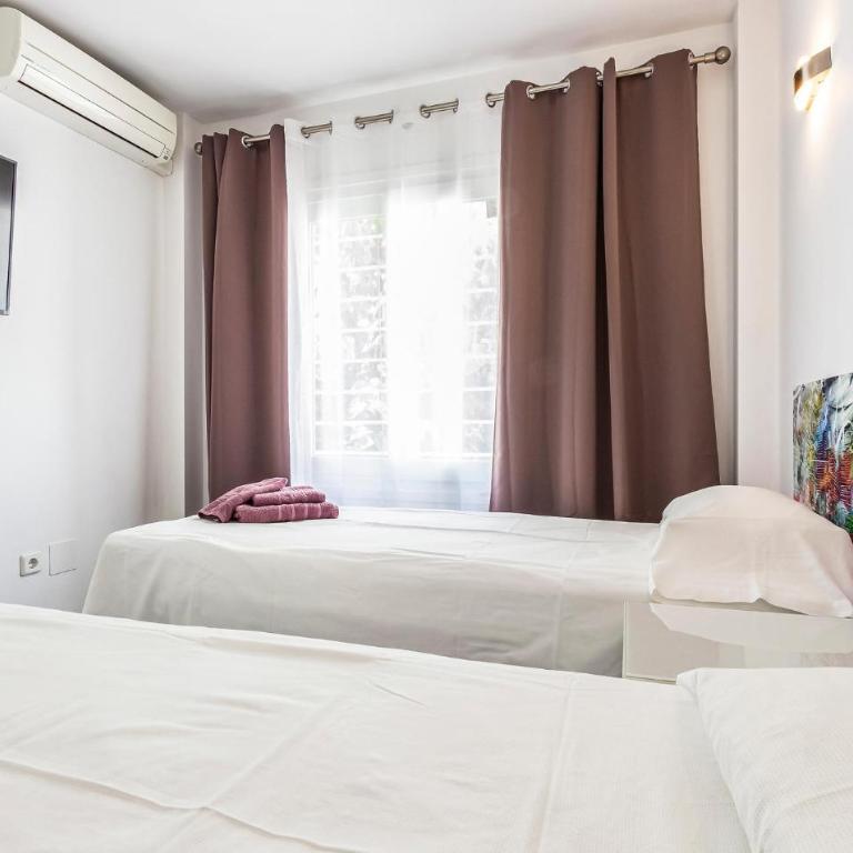 Cozy Home In Benalmádena With Sauna - Three-Bedroom Vacation Home - 25