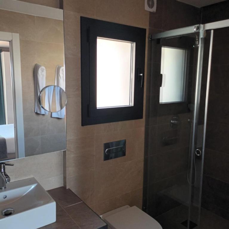 Hotel Monegal - Superior Family Room - 2