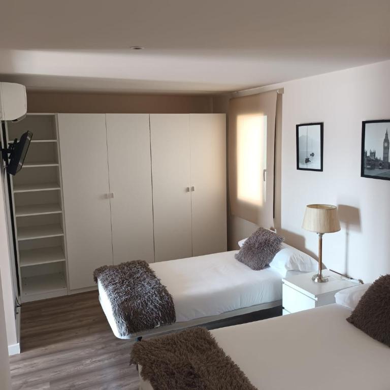 Hotel Monegal - Superior Family Room - 8