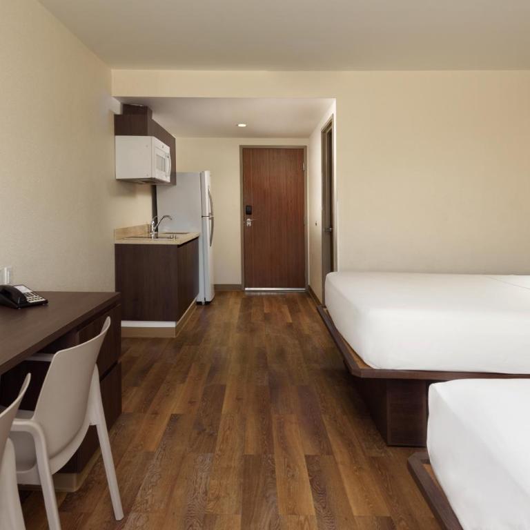 Extended Suites Tijuana Macroplaza - Queen Suite with Two Queen Beds - 2