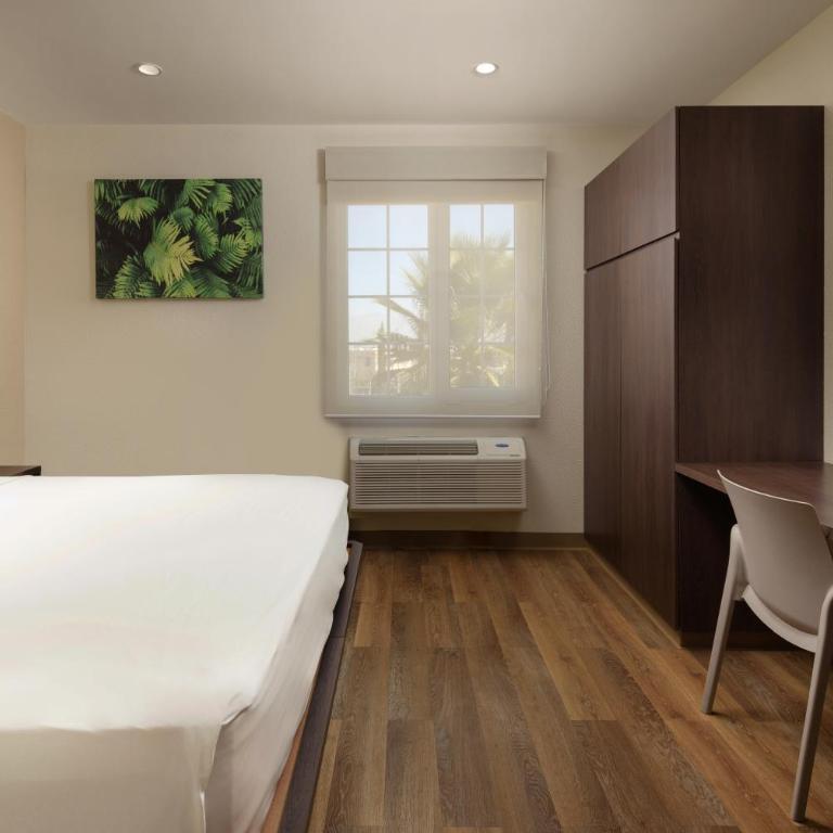 Extended Suites Tijuana Macroplaza - Queen Suite - 1
