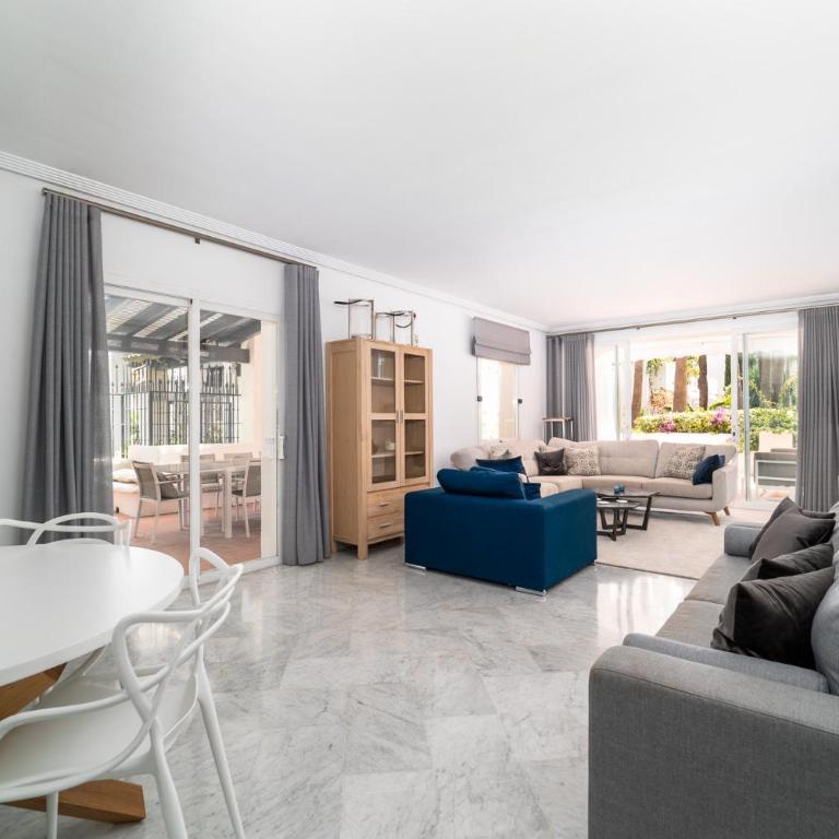 BRIGHT NEW APARTMENT IN PUENTE ROMANO - Apartamento de 3 dormitorios - 2