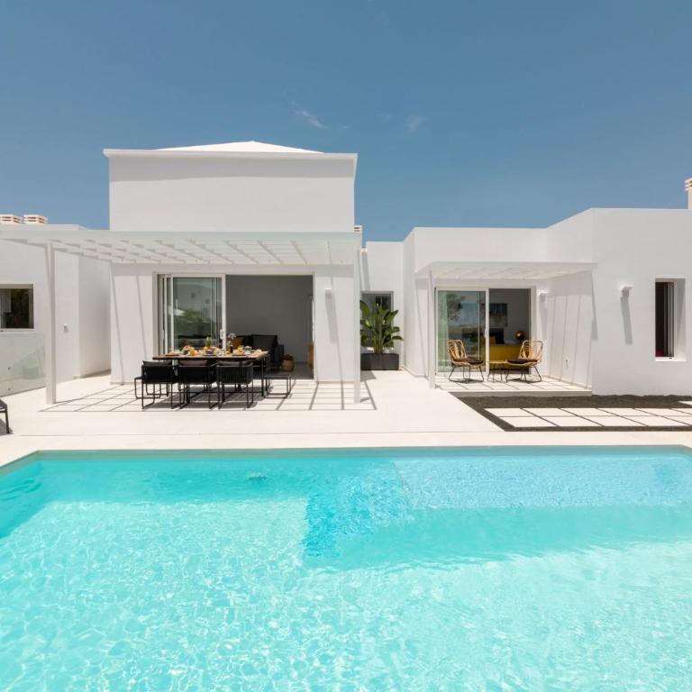 SUNRISE by Buenavilla - Three-Bedroom Villa - 38