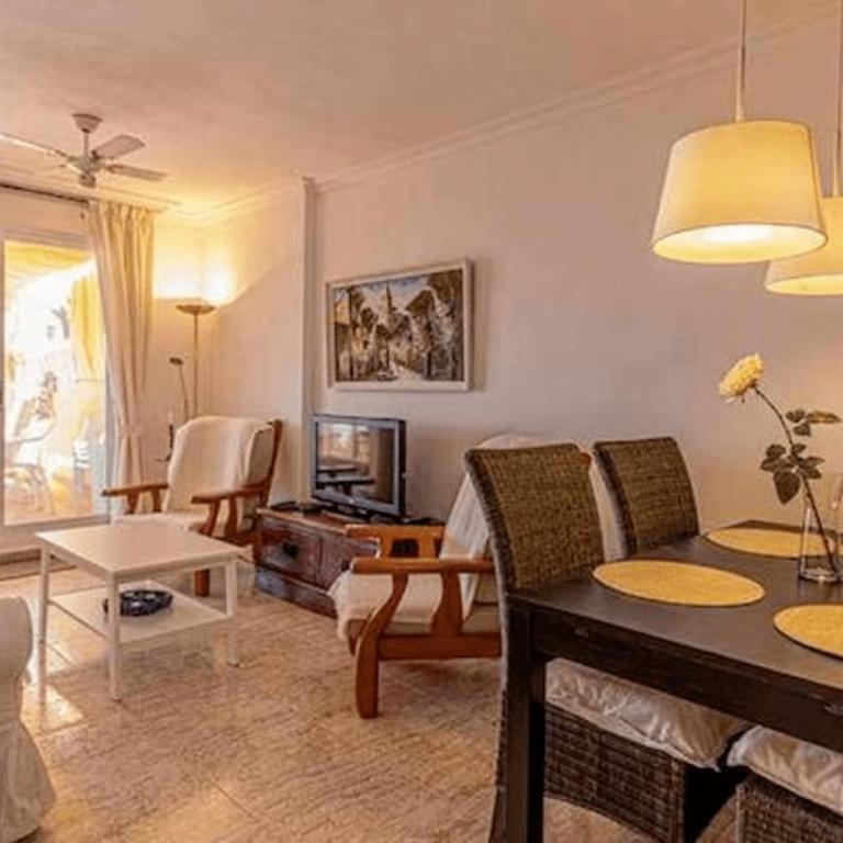 797 HOLIDAY RENTALS - Piso para 4 con amplia terraza al jardin y al mar - Apartamento de 2 dormitorios - 5