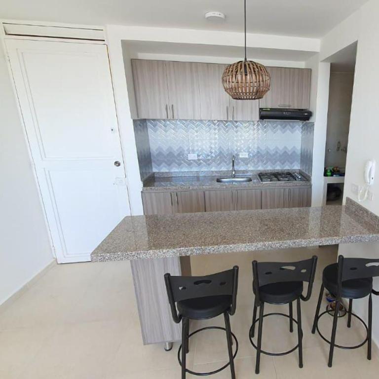 APARTAMENTO GIRARDOT BUENA UBICACIÓN - Apartamento de 3 dormitorios - 11