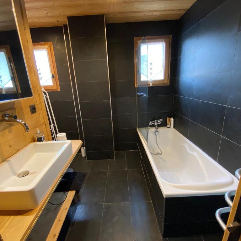Appartement 3 chambres avec terrasse, balcon, terrain de boule, parking, wifi - FR-1-459-189 - Apartment - 3