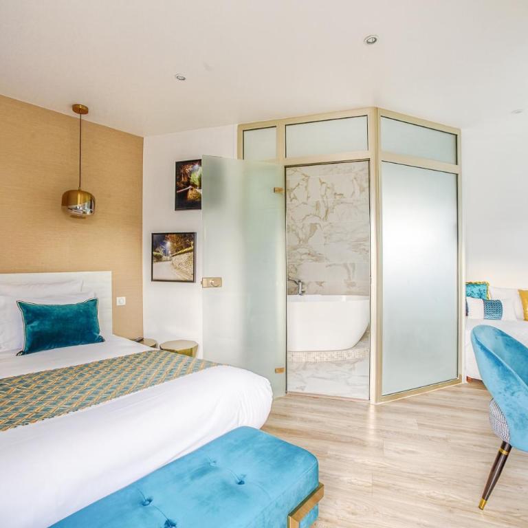 Queens Boutique Hotel - Chambre Triple avec Balcon - 1