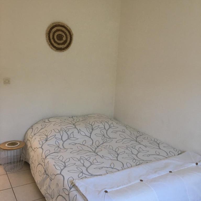 De la Clape à la mer mon petit pavillon labellisé - f2- piscine commune - wifi gratuit- parking privé - arrivee autonome - 800 m plage - grande terrasse abritée vent - - Maison 1 Chambre - 17