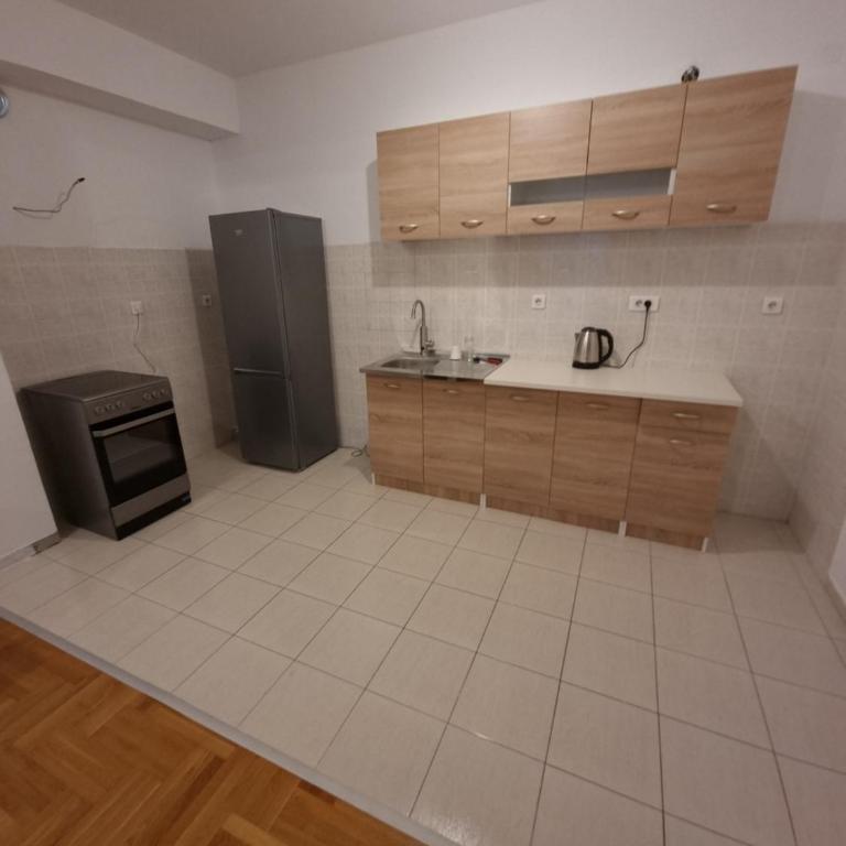 Big apartment - Three-Bedroom Apartment - 63