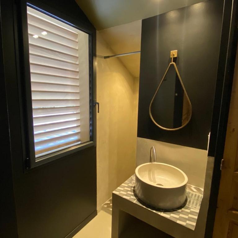PRIVATE ROOM & SPA avec Jacuzzi privatif - Maison 1 Chambre - 24