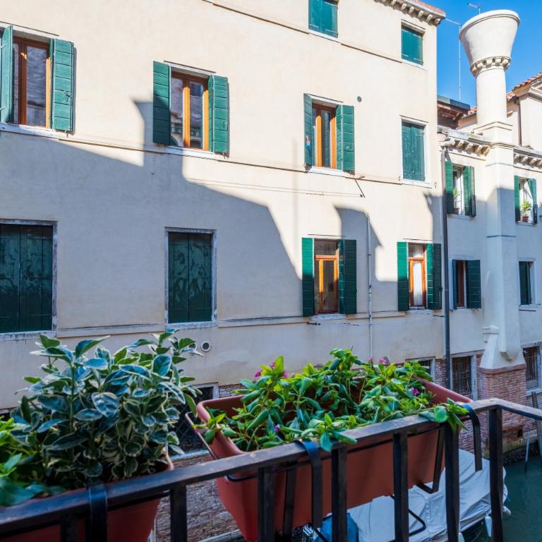 Hotel al Sotoportego - Camera Matrimoniale con Vista Canale - 7