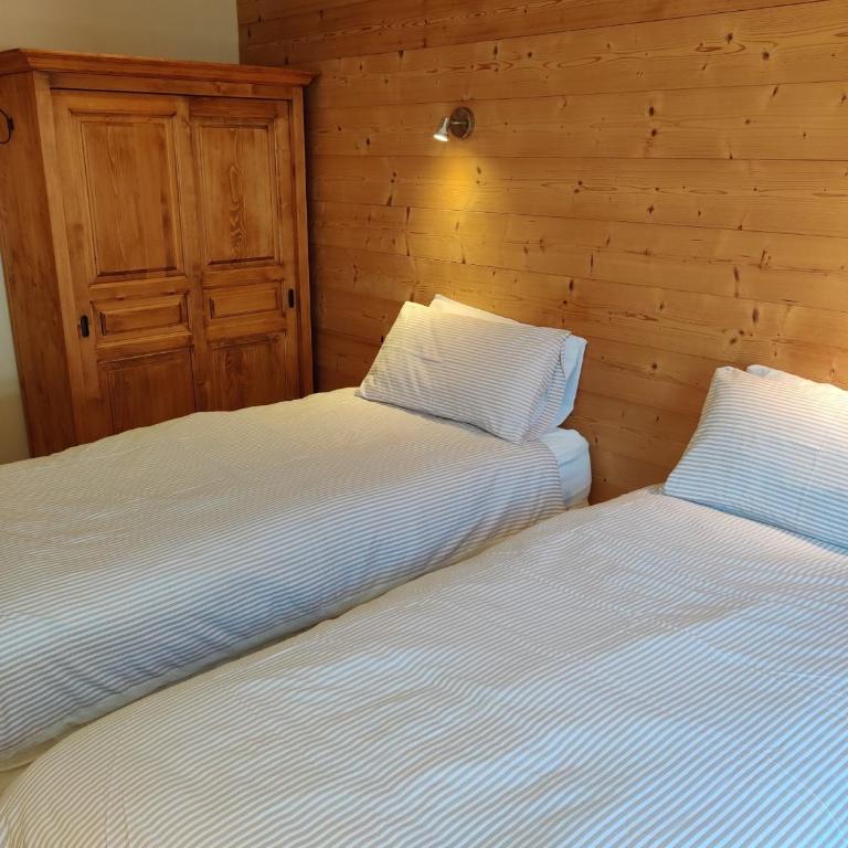 Spacious Ski Chalet In Traditional French Village, sleeps 8, Four Star with fibre broadband - Chalet - 5