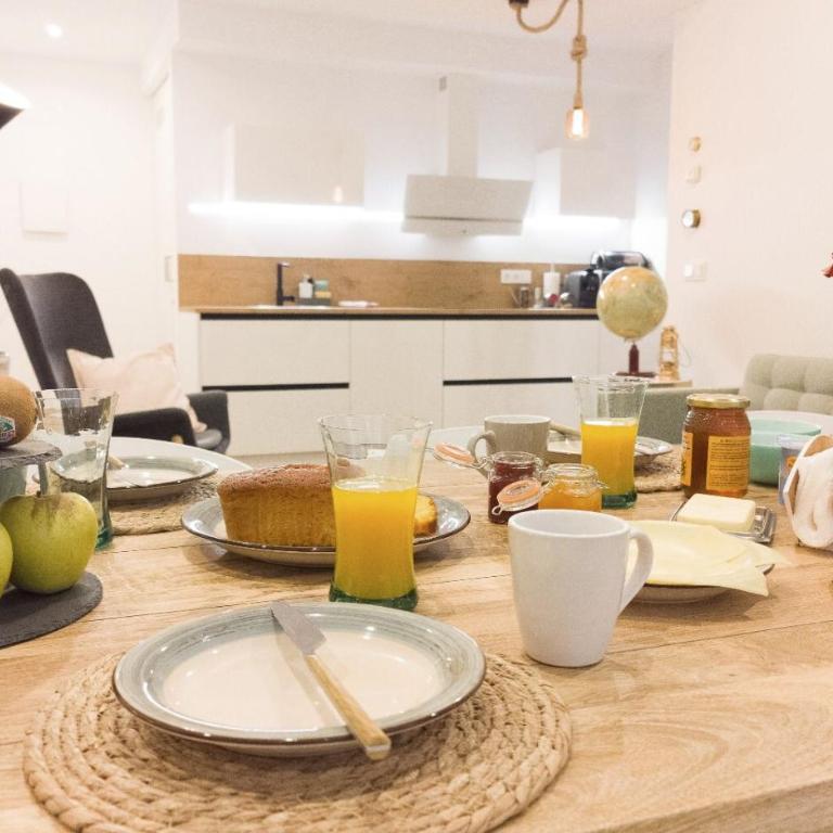 Casa Trueba, centro Gros, reformado y con desayuno - Apartamento de 3 dormitorios - 2