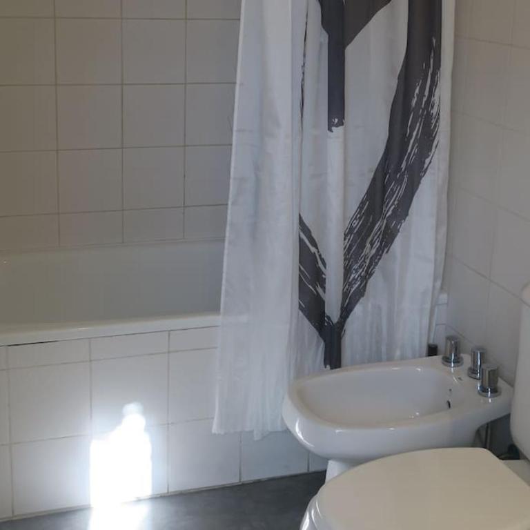 Spacious house with garden, La Plata center. - Casa de 4 dormitorios - 6