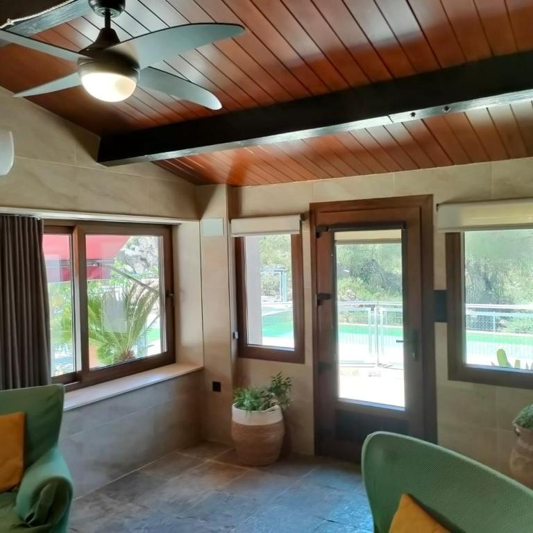 CABAÑA DE MADERA JUNTO AL LAGO LAS JARAS - Two-Bedroom Chalet - 26