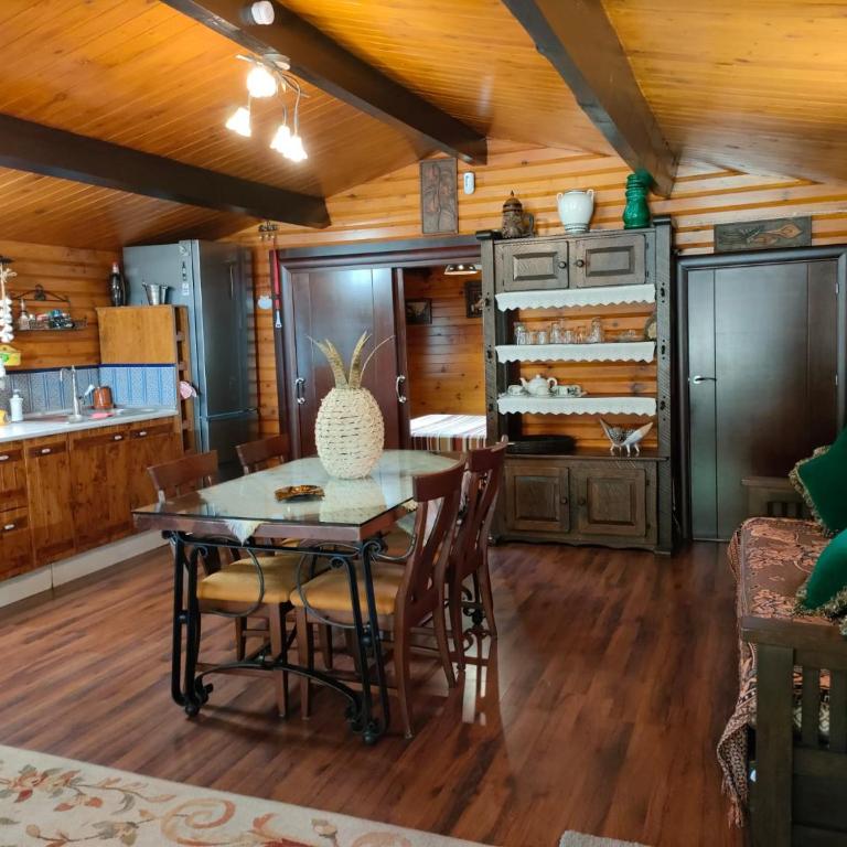 CABAÑA DE MADERA JUNTO AL LAGO LAS JARAS - Two-Bedroom Chalet - 3