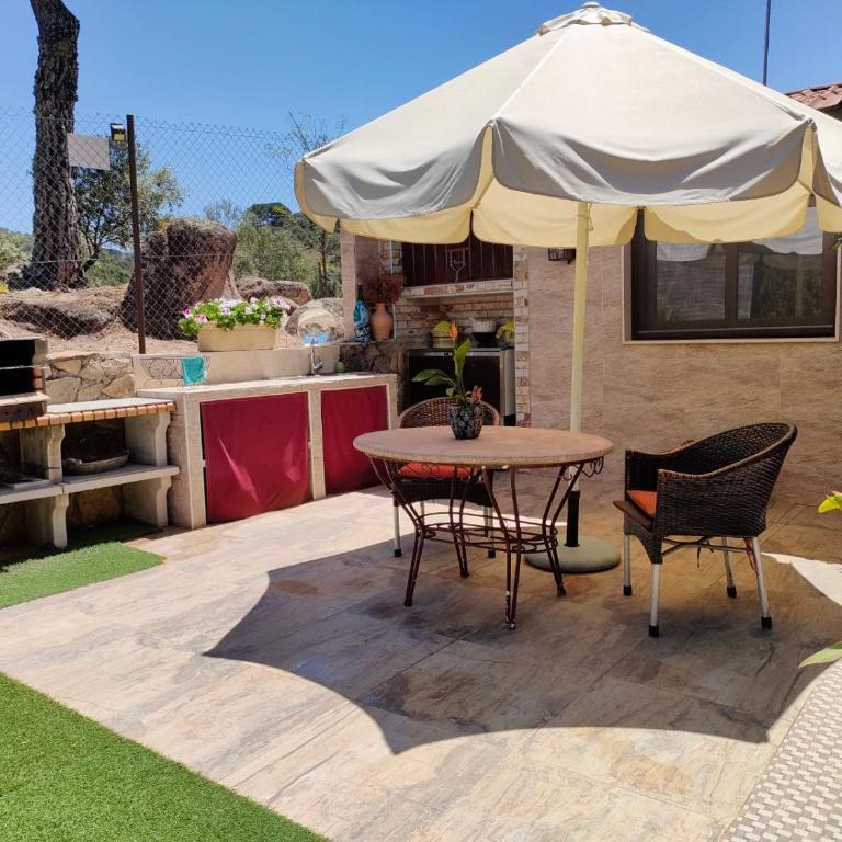 CABAÑA DE MADERA JUNTO AL LAGO LAS JARAS - Two-Bedroom Chalet - 13
