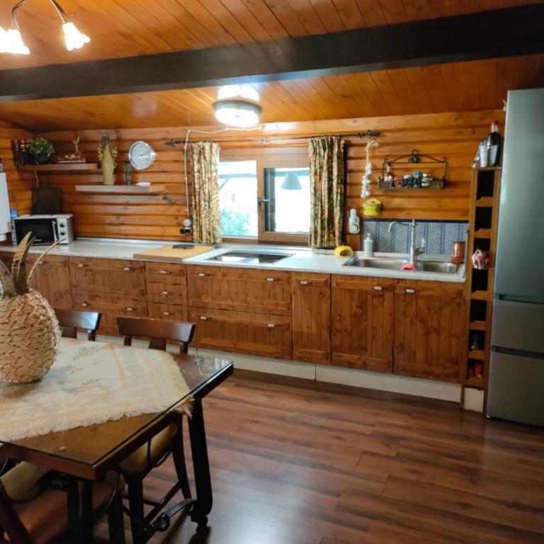 CABAÑA DE MADERA JUNTO AL LAGO LAS JARAS - Two-Bedroom Chalet - 24
