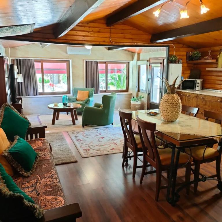 CABAÑA DE MADERA JUNTO AL LAGO LAS JARAS - Two-Bedroom Chalet - 2