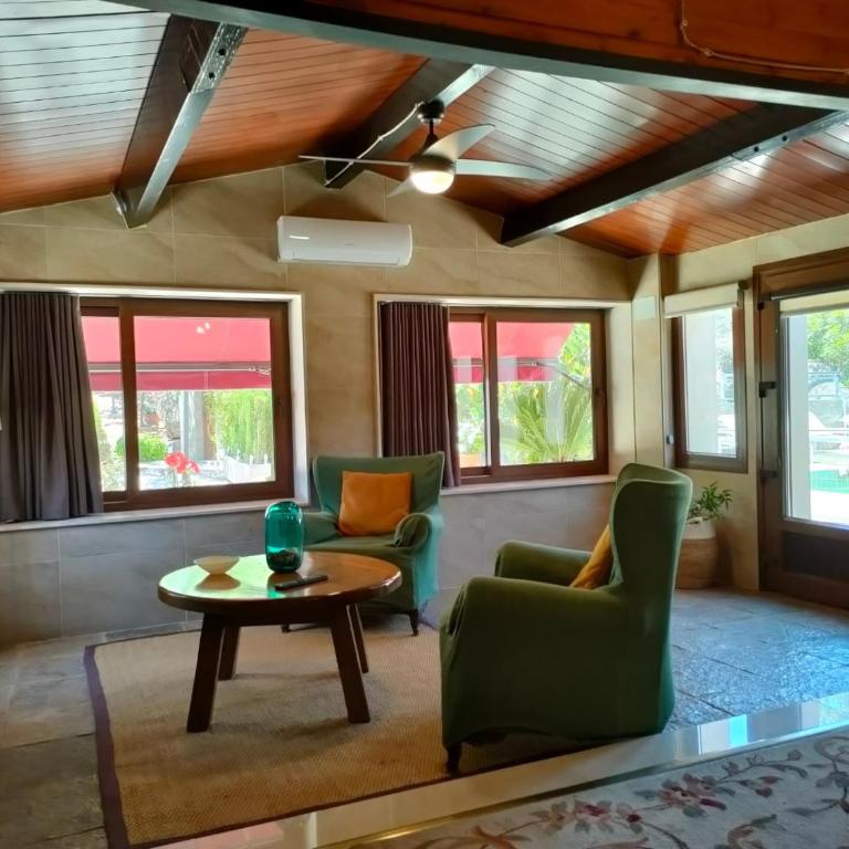 CABAÑA DE MADERA JUNTO AL LAGO LAS JARAS - Two-Bedroom Chalet - 30