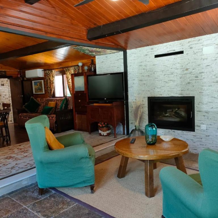 CABAÑA DE MADERA JUNTO AL LAGO LAS JARAS - Two-Bedroom Chalet - 8