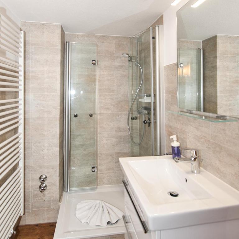 Gschwenderhaus Ferienwohnungen - Superior Apartment mit 2 Schlafzimmern und Balkon - 10