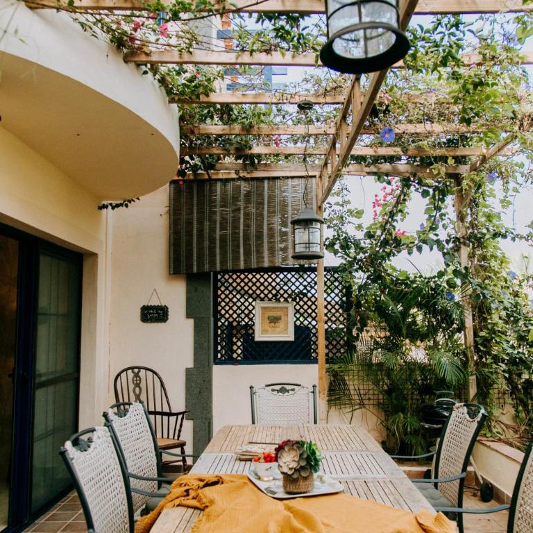 Acogedor adosado con piscina - Three-Bedroom House - 32