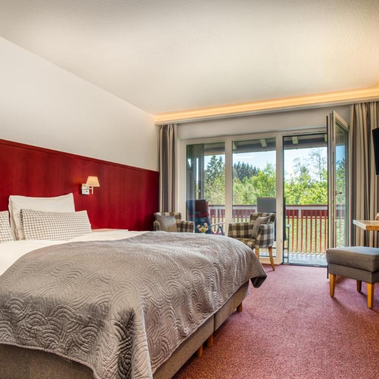 Landhaus Sommerau - Zimmer mit Kingsize-Bett und Balkon - 2