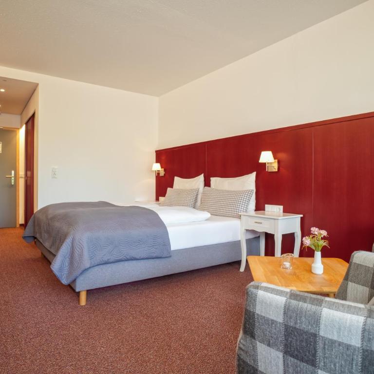 Landhaus Sommerau - Zimmer mit Kingsize-Bett und Balkon - 4