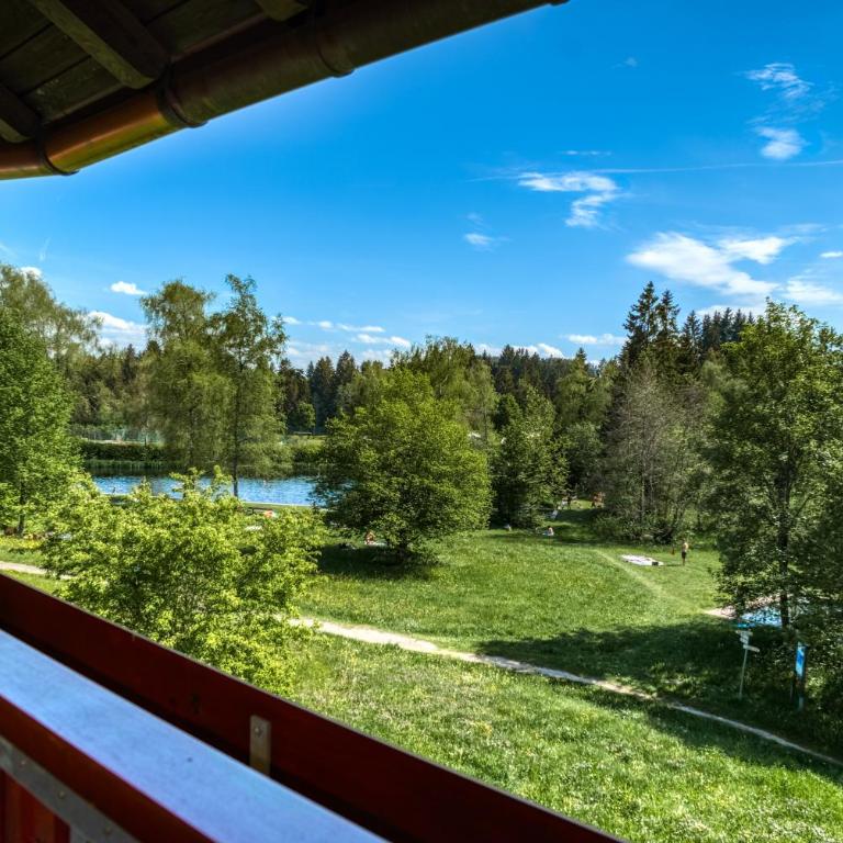 Landhaus Sommerau - Zimmer mit Kingsize-Bett und Balkon - 5