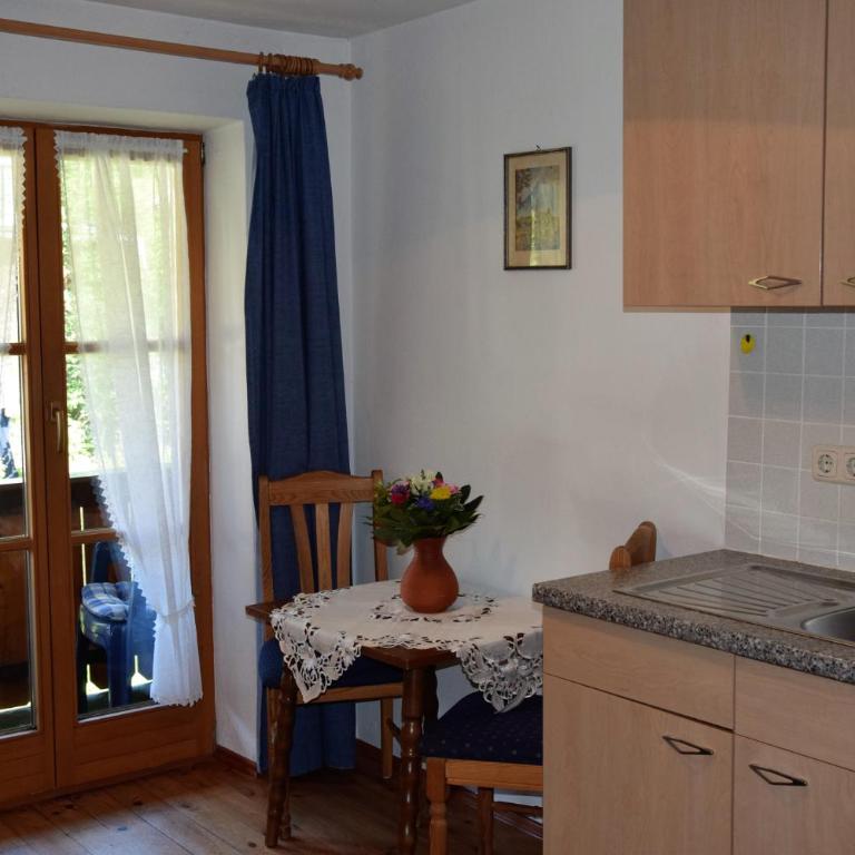 Ferienwohnung Am Erlengrund - Apartment mit Balkon - 1