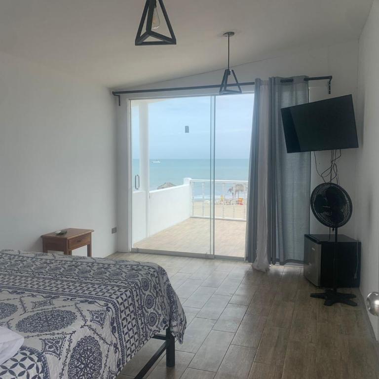 Sunset Bay Colan - Deluxe Queen Suite - 1