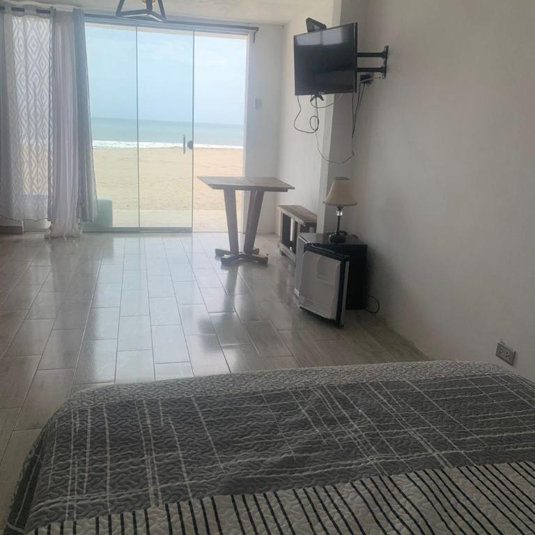 Sunset Bay Colan - Family Room with Private Bathroom - 1