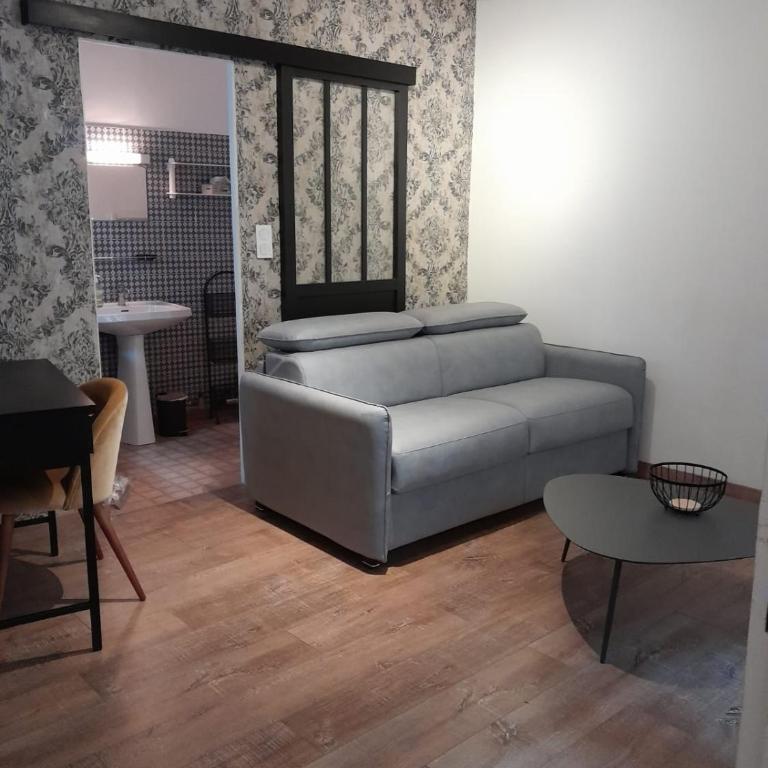 Petit cocon en plein centre historique d'Uzès - Place aux herbes en zone piétonnière - Chambre Double avec Salle de Bains Privative - 6