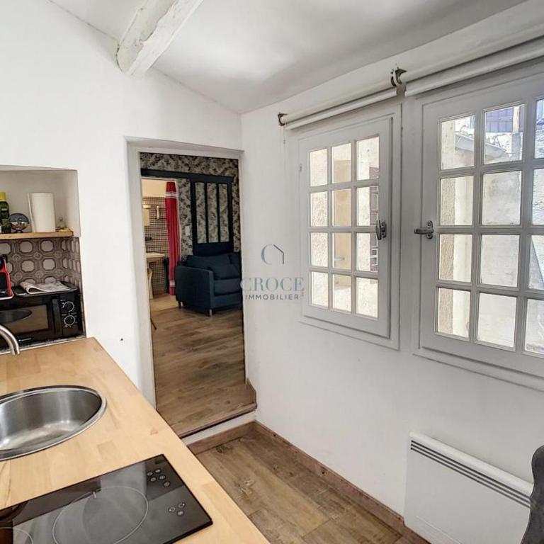 Petit cocon en plein centre historique d'Uzès - Place aux herbes en zone piétonnière - Chambre Double avec Salle de Bains Privative - 5