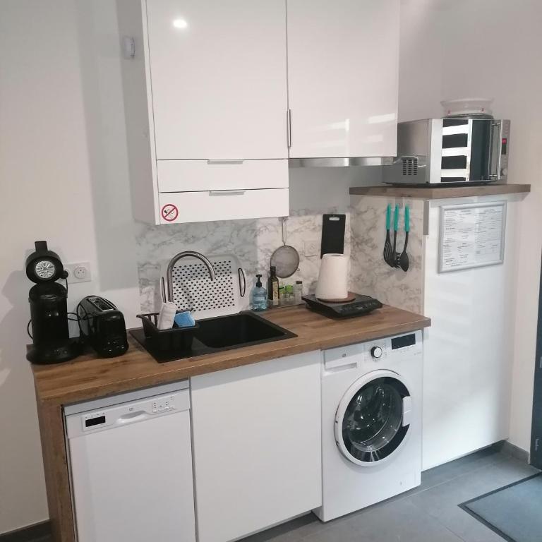 Studio BLEU, classé 3 étoiles, Clim, Wifi, Lave-linge, Lit King Size, au calme et à 1000m des plages de Valras Plage, pour 2 personnes max sans enfant, calmes ou séniors - Apartment mit 1 Schlafzimmer - 2