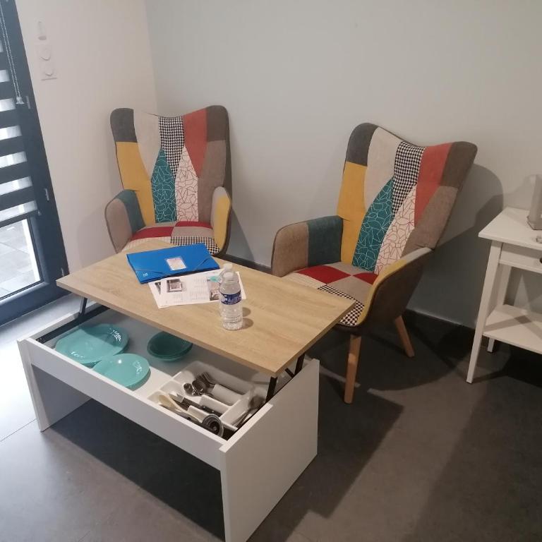 Studio BLEU, classé 3 étoiles, Clim, Wifi, Lave-linge, Lit King Size, au calme et à 1000m des plages de Valras Plage, pour 2 personnes max sans enfant, calmes ou séniors - Apartment mit 1 Schlafzimmer - 4