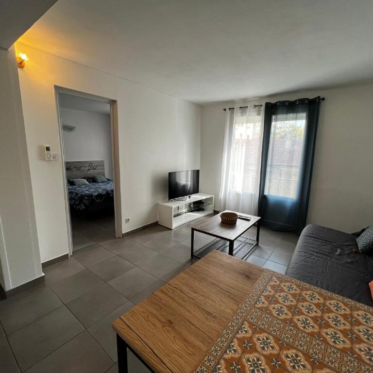 Joli T2 Climatisé Nimes proche Gare et centre ville - Apartamento de 1 dormitorio - 9