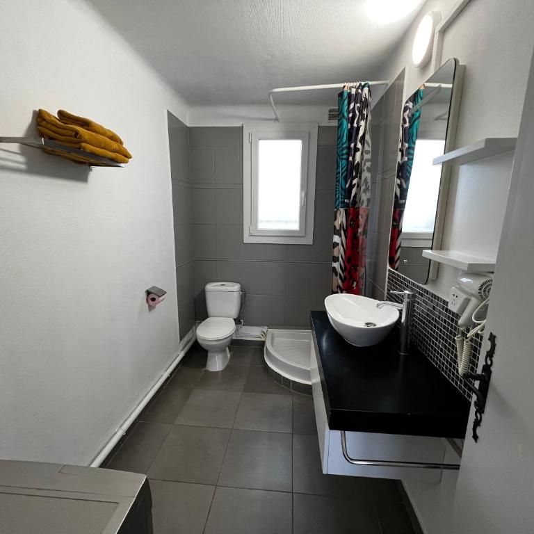 Joli T2 Climatisé Nimes proche Gare et centre ville - Apartamento de 1 dormitorio - 10