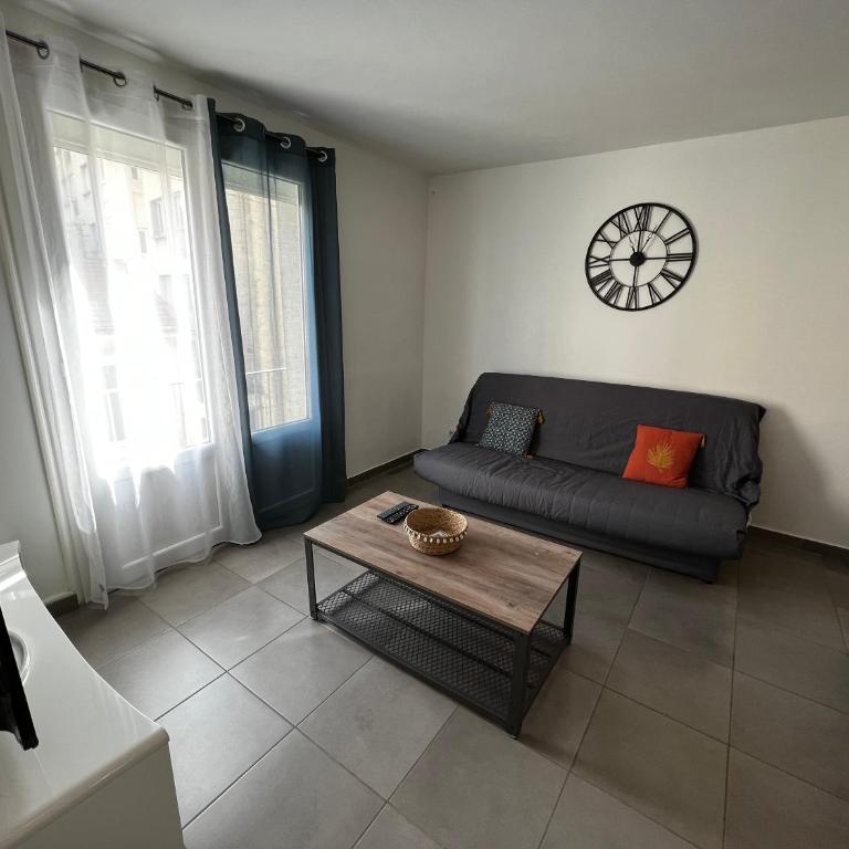 Joli T2 Climatisé Nimes proche Gare et centre ville - Apartamento de 1 dormitorio - 12