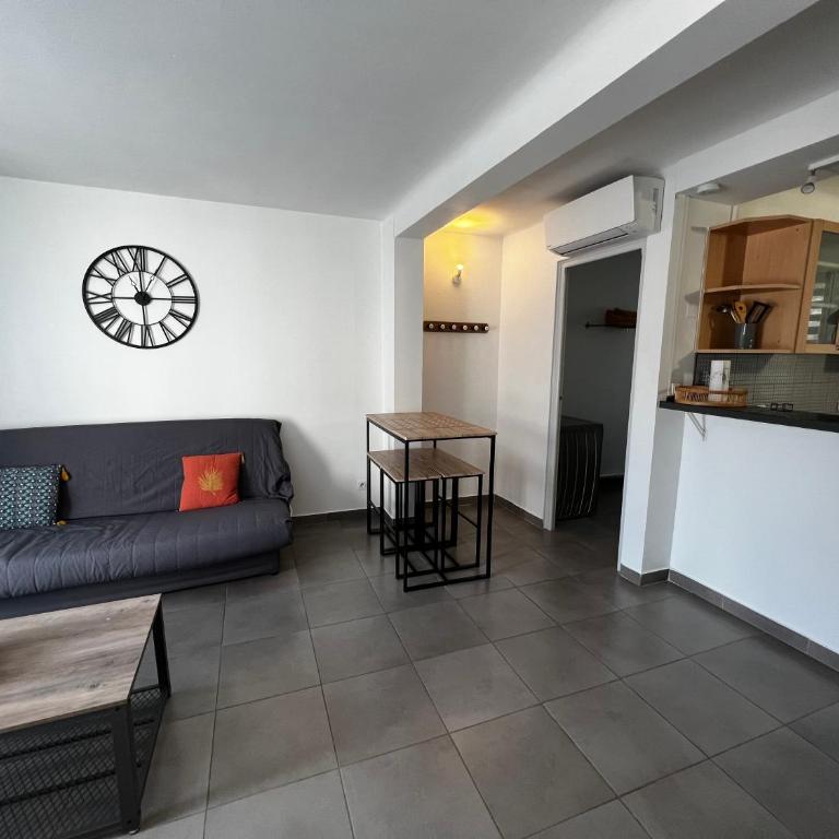 Joli T2 Climatisé Nimes proche Gare et centre ville - Apartamento de 1 dormitorio - 13
